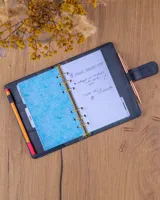 NOTIQUE Refill – Týždenný krúžkový diár s vymeniteľnými listami 2027,  12,5 x 19 cm, výber z farieb (7)